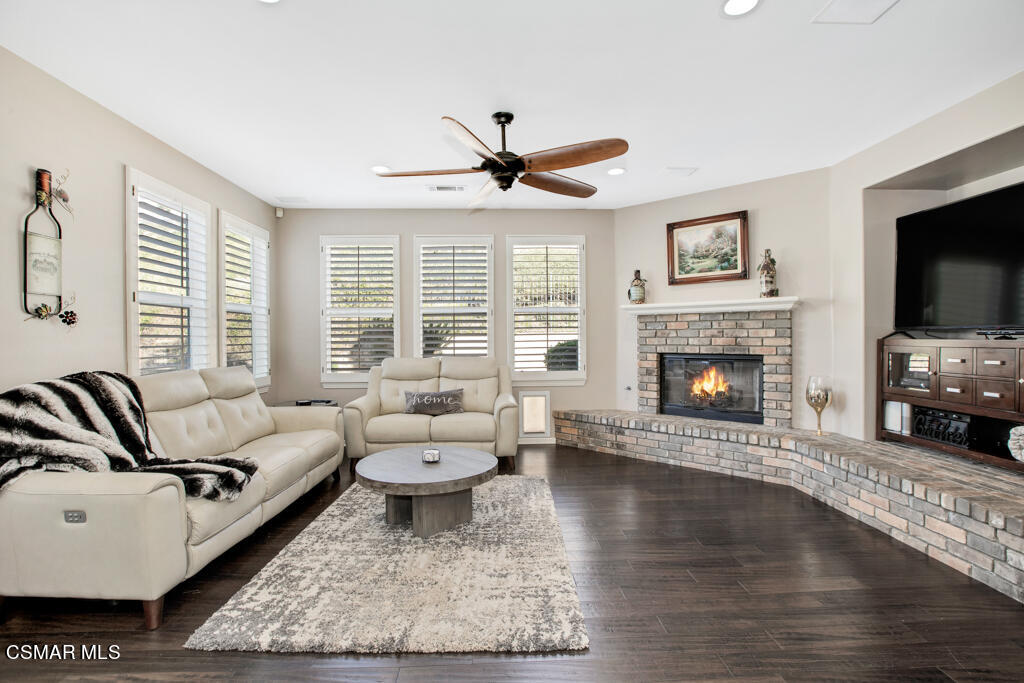5447 Sunlight Street Simi Valley, CA 93063 - Photo 25 of 100 5447 Sunlight Street - HsHProd-58