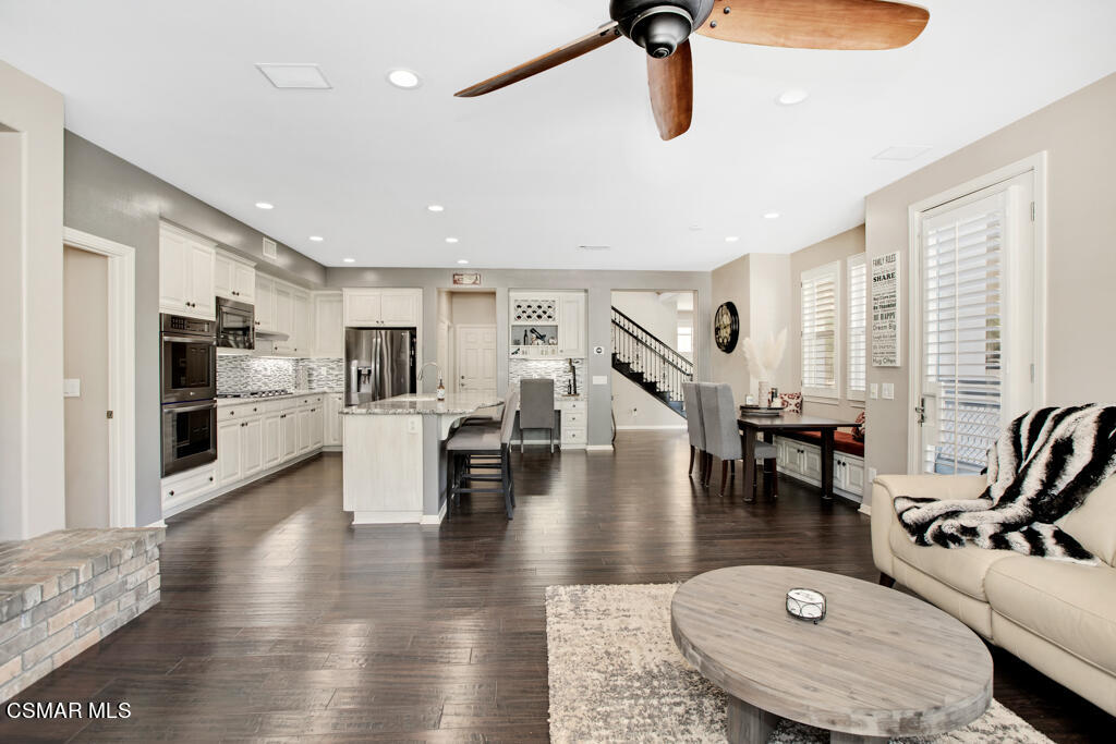 5447 Sunlight Street Simi Valley, CA 93063 - Photo 26 of 100 5447 Sunlight Street - HsHProd-59