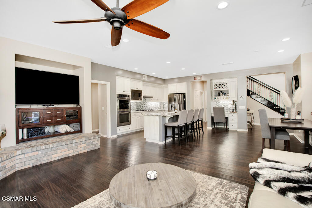 5447 Sunlight Street Simi Valley, CA 93063 - Photo 27 of 100 5447 Sunlight Street - HsHProd-60