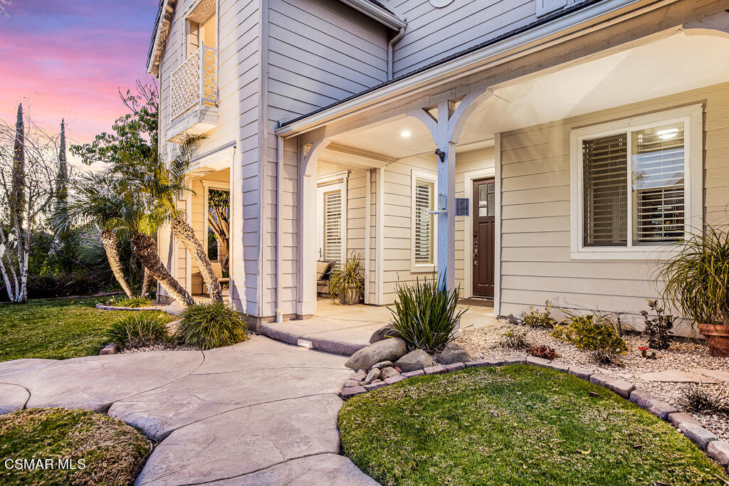 5447 Sunlight Street Simi Valley, CA 93063 - Photo 4 of 100 5447 Sunlight Street - HsHProd-95