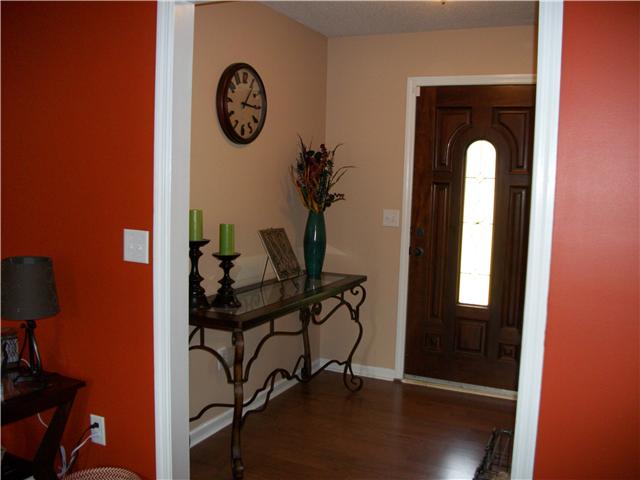 283 John Sugg Road Fayetteville, TN 37334 - Photo 8 of 16 Entry foyer