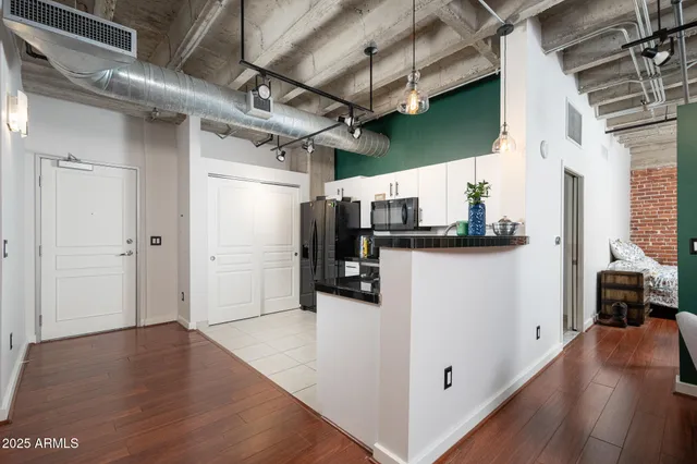 $2,750 | 114 West Adams Street, Unit 402, Phoenix, AZ 85003