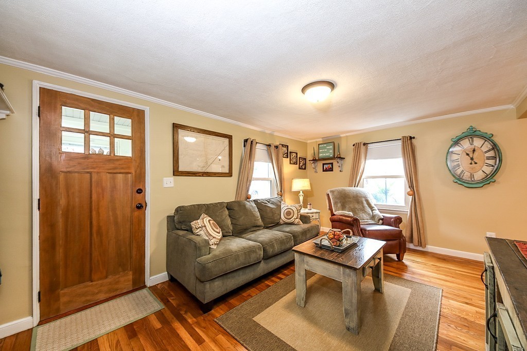 19 Grassmere Road Boston, MA 02136 - Photo 6 of 26 Gallery Image 6