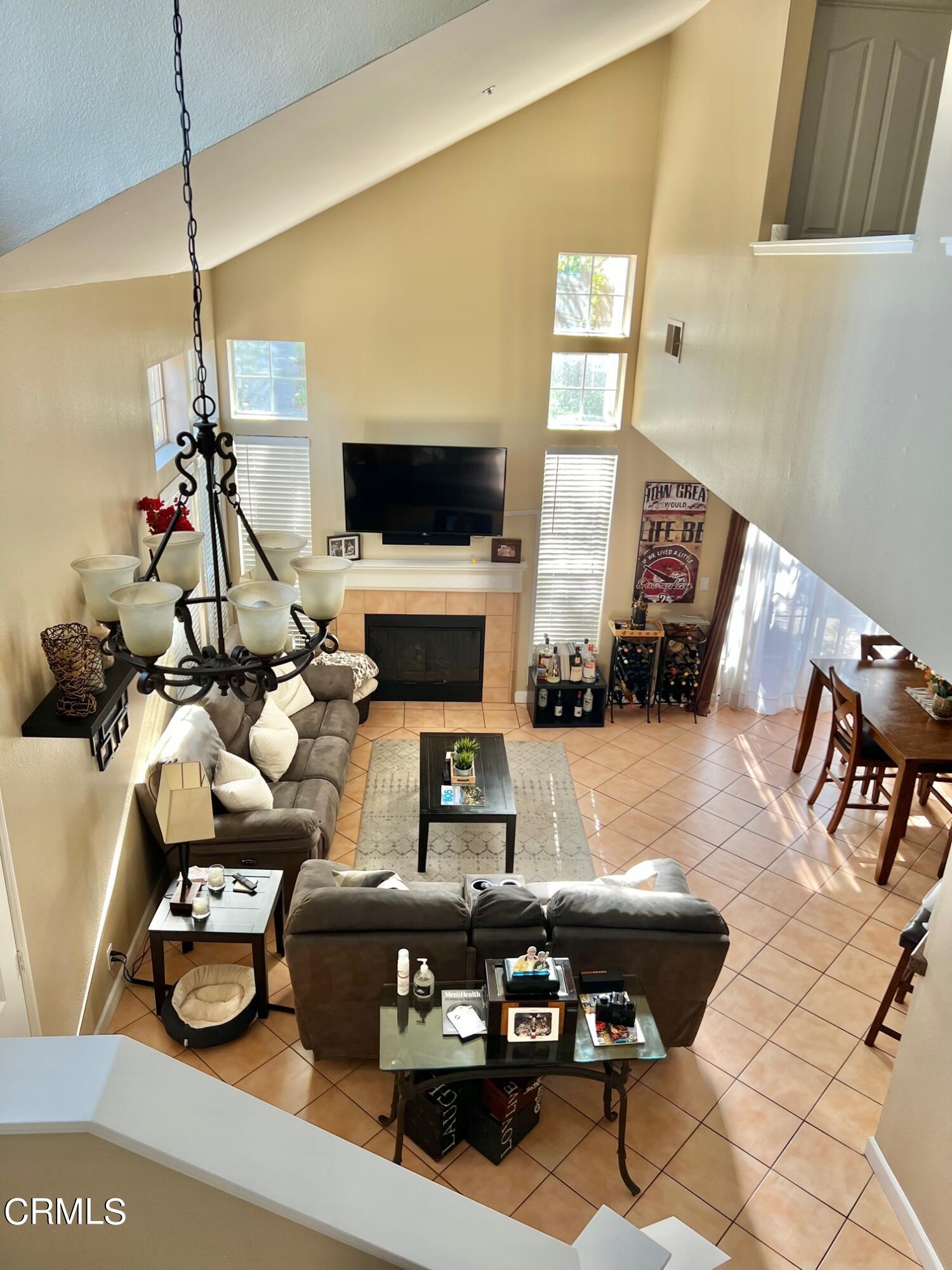 1245 Jamaica Lane Oxnard, CA 93030 - Photo 4 of 16 Living Room 1