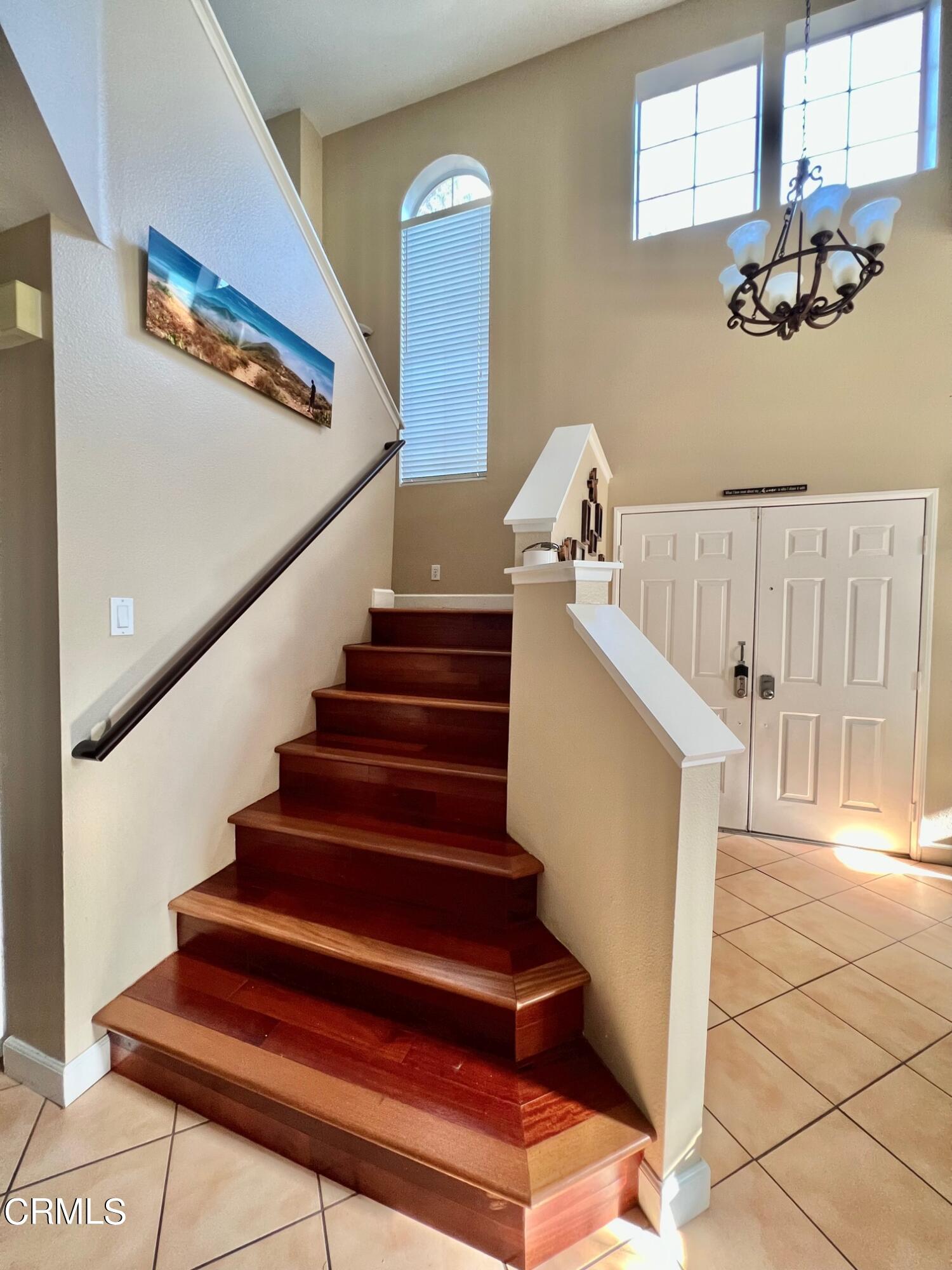 1245 Jamaica Lane Oxnard, CA 93030 - Photo 6 of 16 Stairs