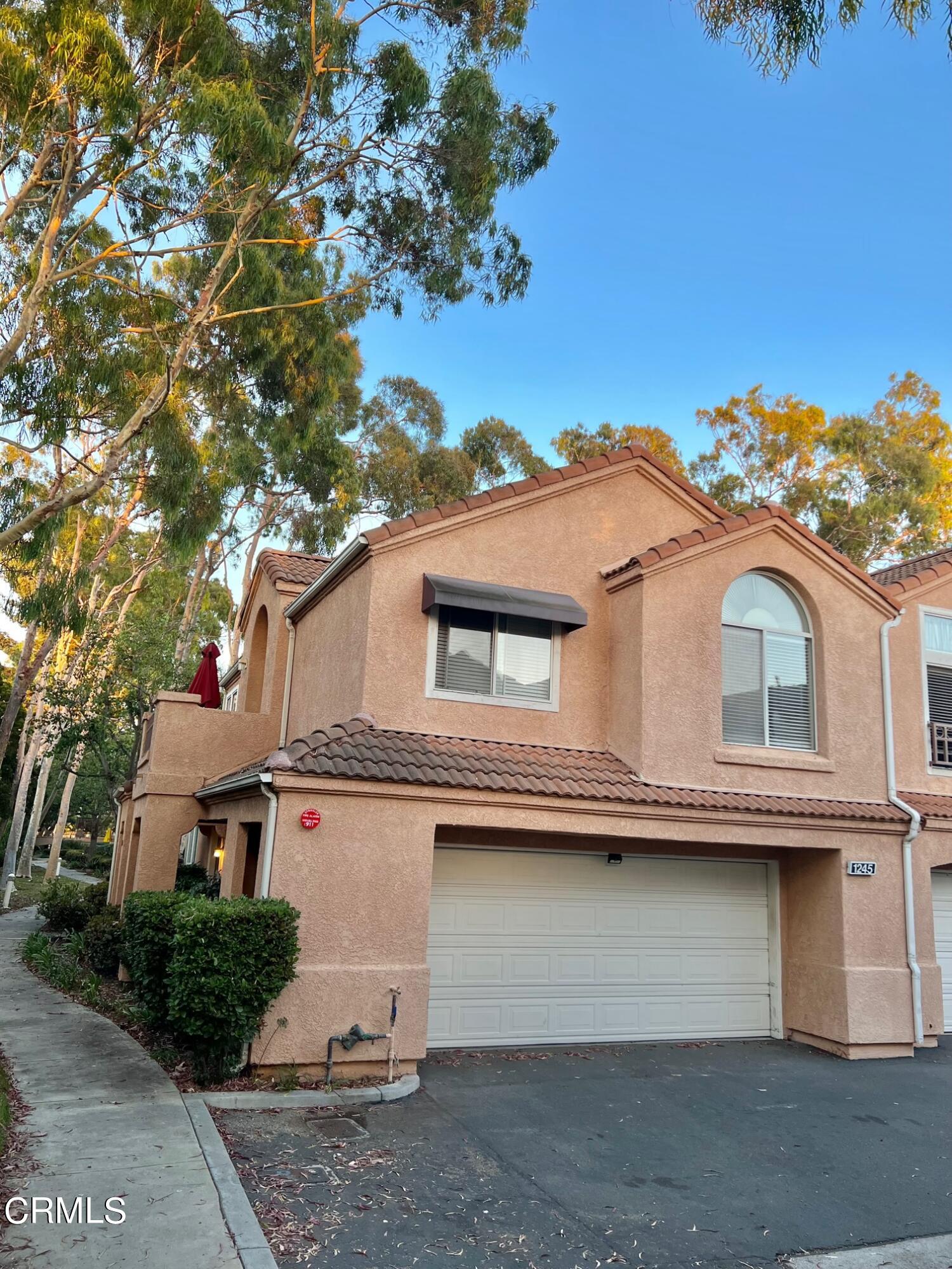 1245 Jamaica Lane Oxnard, CA 93030 - Photo 7 of 16 Garage