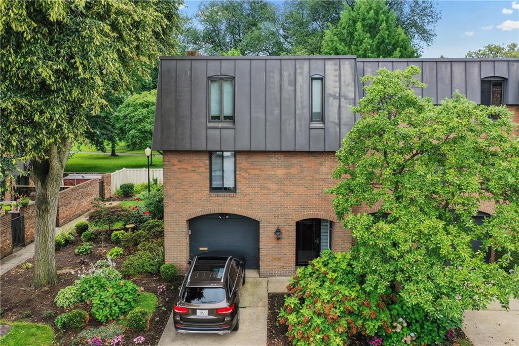 5 Foster Square Pittsburgh, PA 15212 - Photo 23 of 25 a house view with a garden space