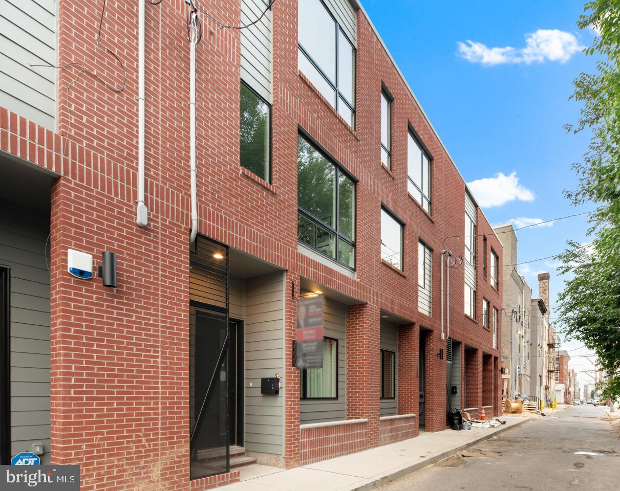 2241 Hope Street Philadelphia, PA 19133 - Photo 2 of 31