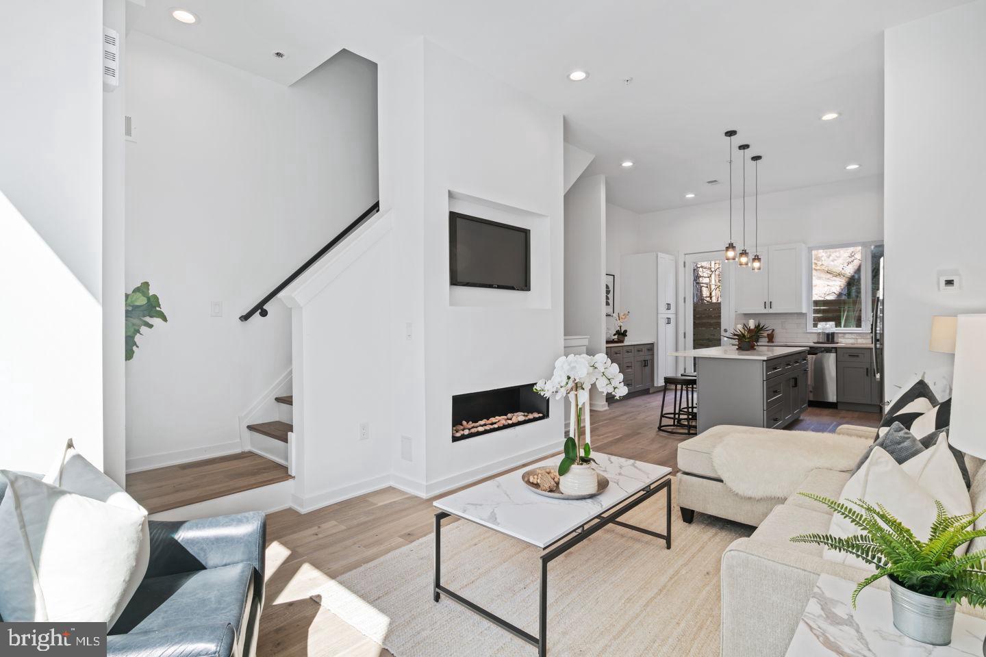 2241 Hope Street Philadelphia, PA 19133 - Photo 4 of 31