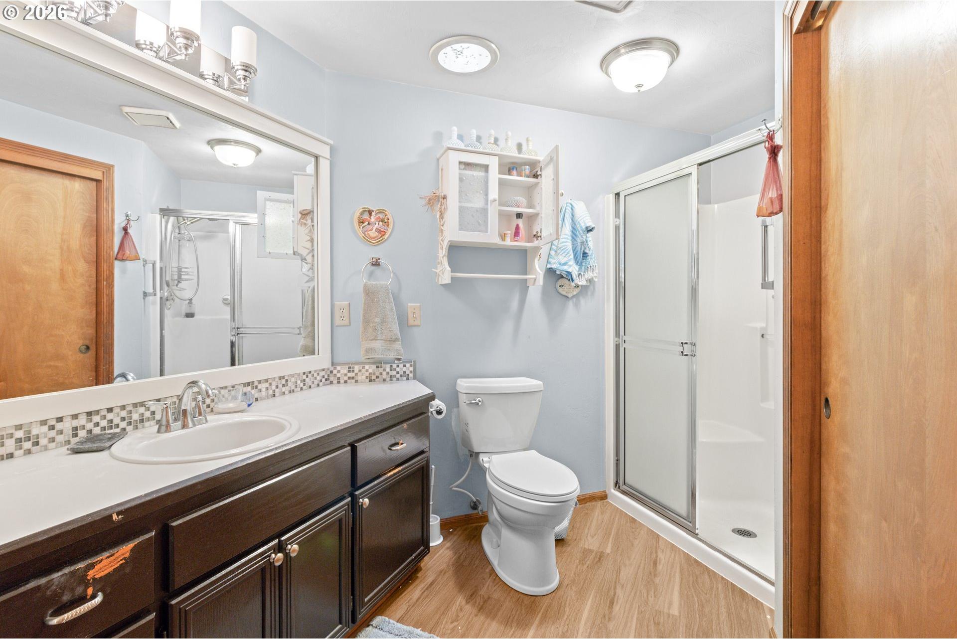 1415 Gilham Road Eugene, OR 97401 - Photo 20 of 36 En Suite Bathroom