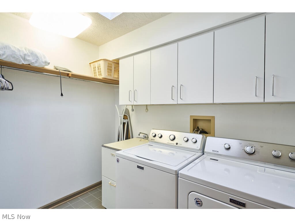 875 Hunter Ridge Circle Fairlawn, OH 44333 - Photo 15 of 34 First floor laundry