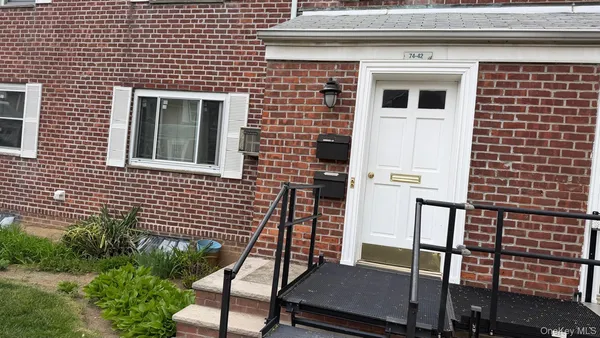 $2,800 | 74-42 260th Street, Unit 30G22 | Glen Oaks