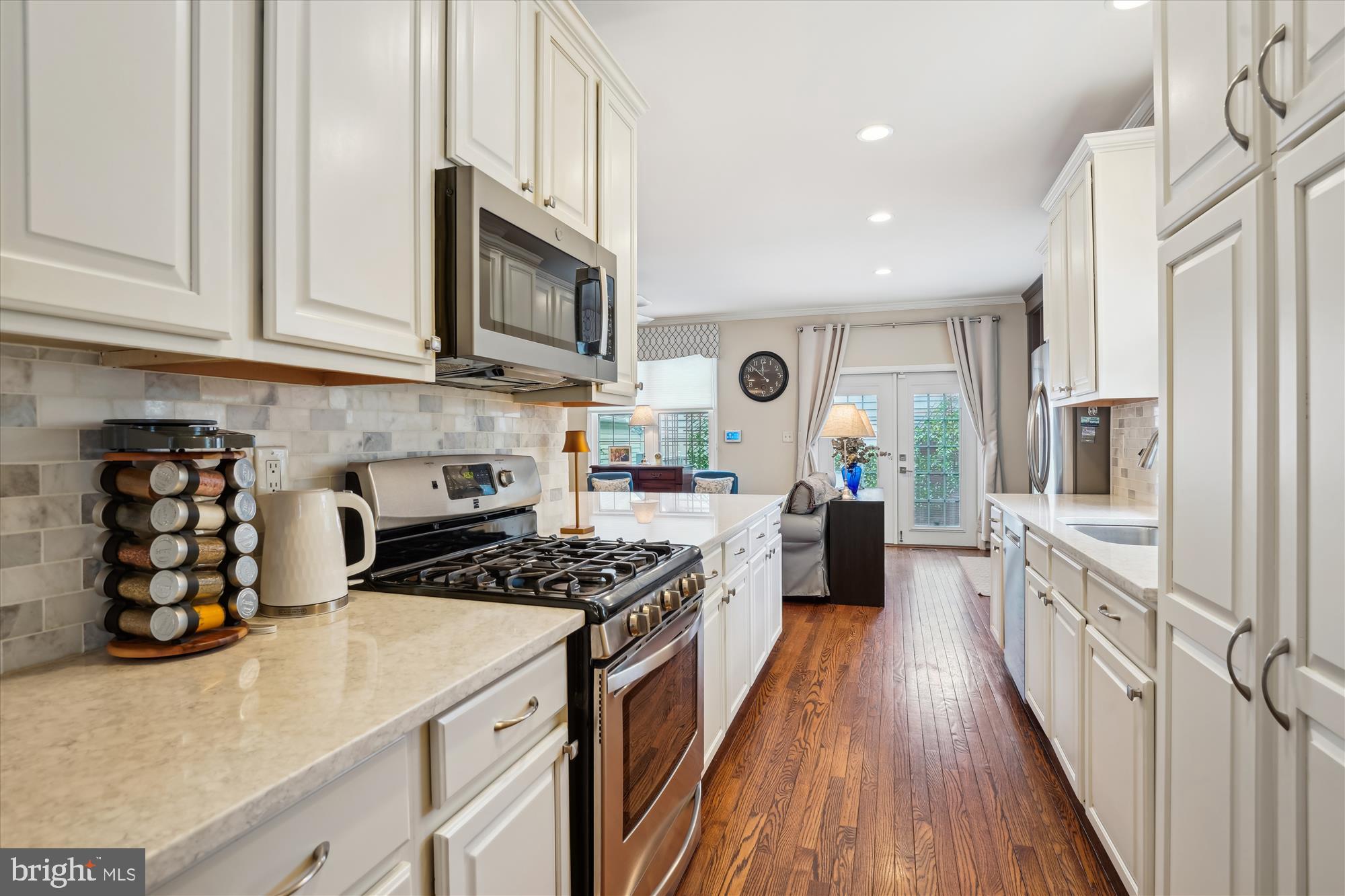 217 Highland Ridge Avenue Gaithersburg, MD 20878 - Photo 4 of 47 Now this is a kitchen!