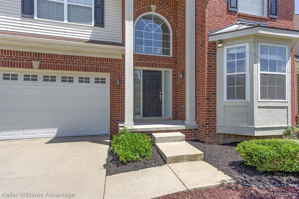 27618 Cromwell Road Novi, MI 48374 - Photo 2 of 55