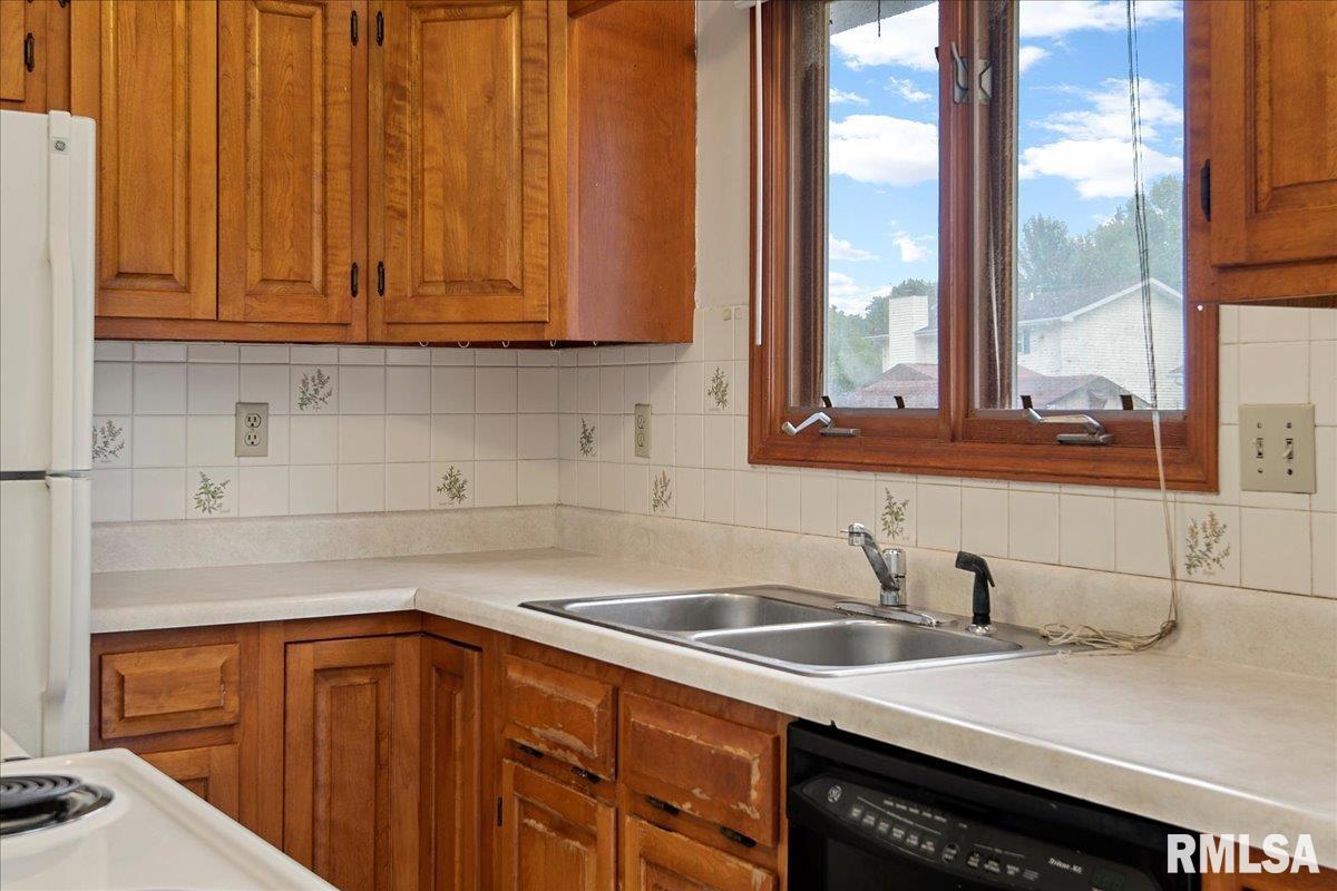 86 Wisteria Drive Springfield, IL 62711 - Photo 13 of 32