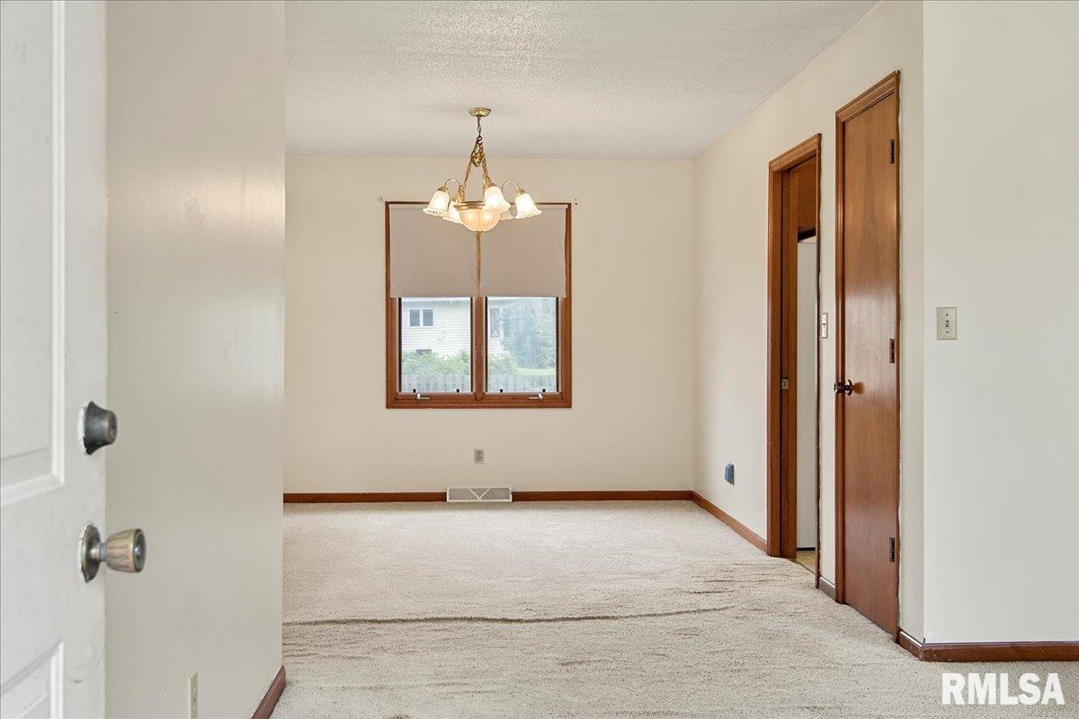 86 Wisteria Drive Springfield, IL 62711 - Photo 4 of 32