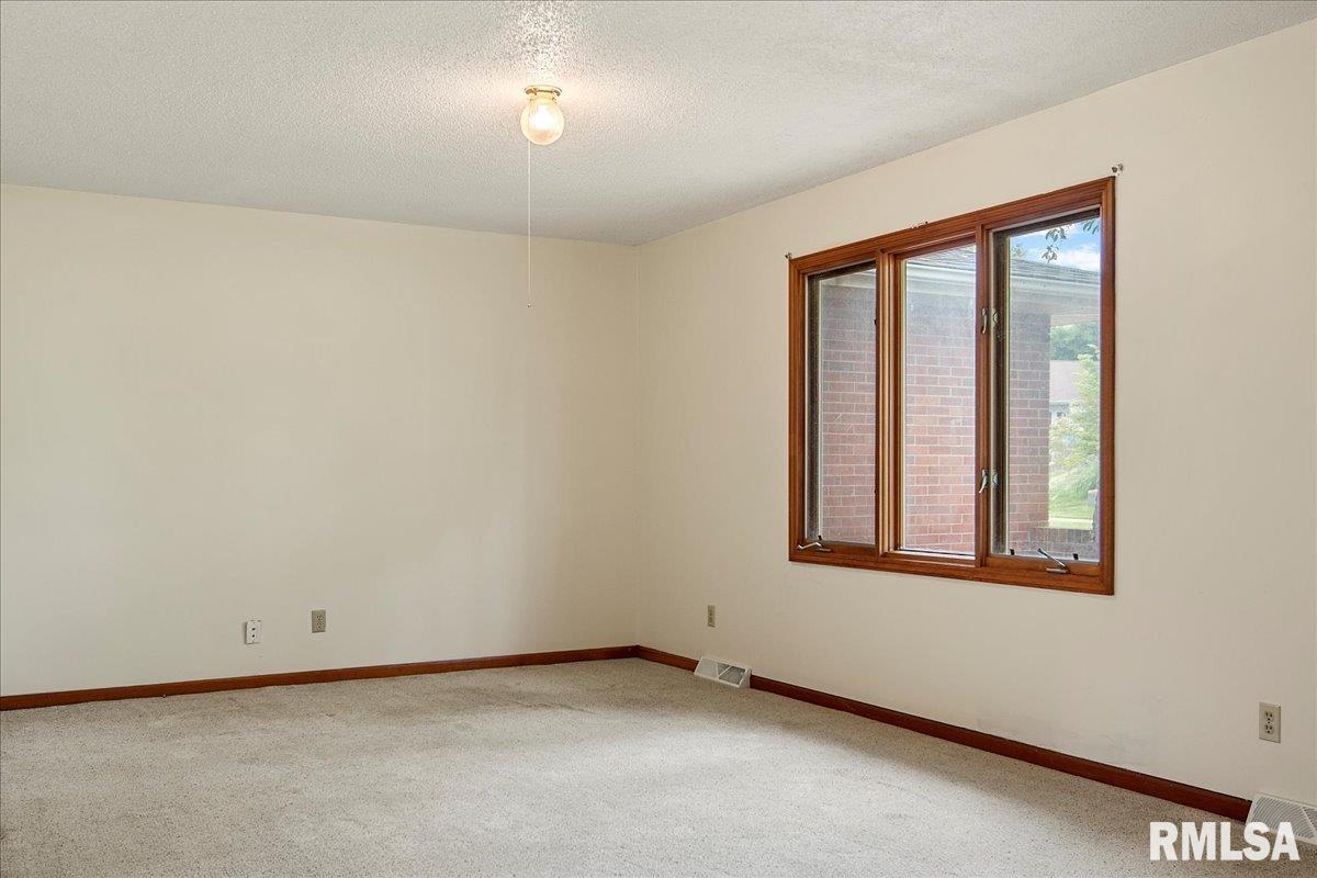 86 Wisteria Drive Springfield, IL 62711 - Photo 5 of 32