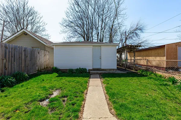 $149,900 | 82 Isa Avenue, Chicago Heights, IL 60411