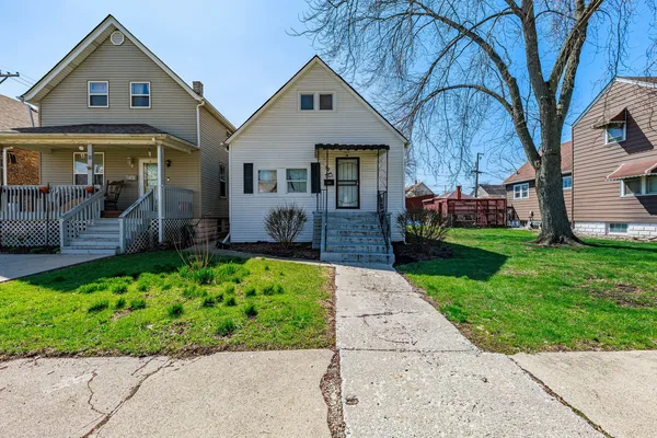 $149,900 | 82 Isa Avenue, Chicago Heights, IL 60411