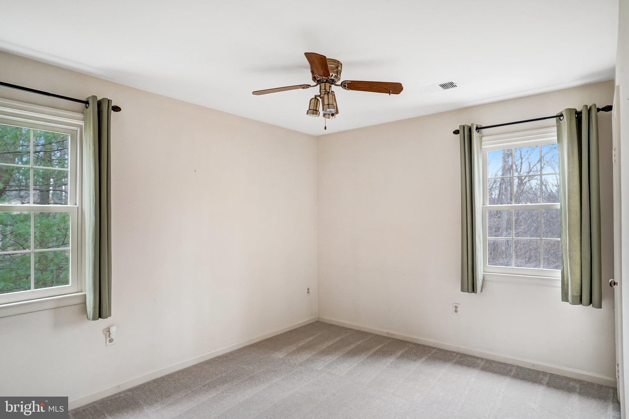 10708 Midsummer Drive Reston, VA 20191 - Photo 22 of 41 Upper level 2nd bedroom