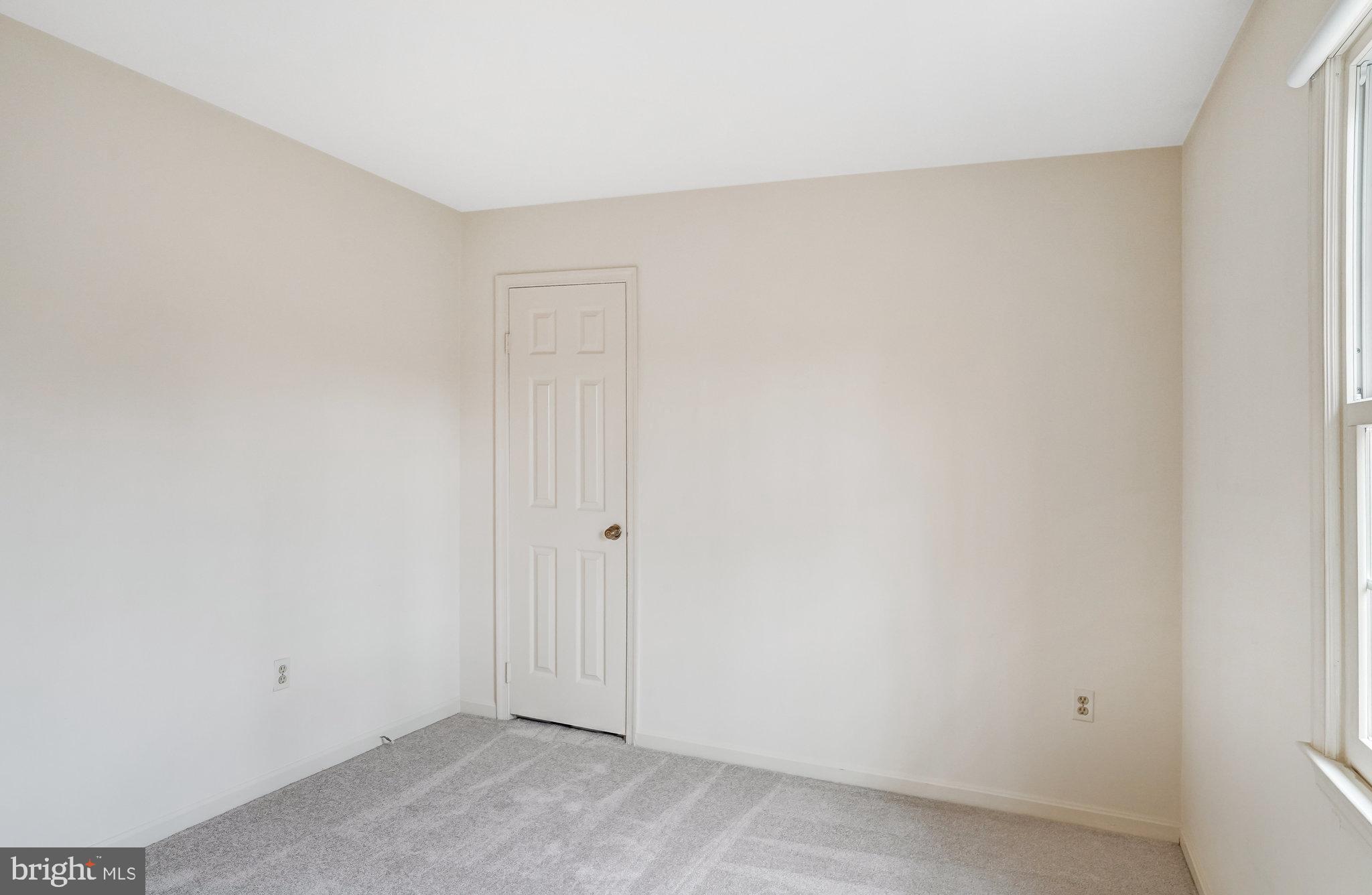 10708 Midsummer Drive Reston, VA 20191 - Photo 25 of 41 Large upper level 4th bedroom