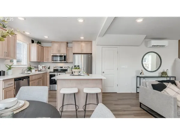 $419,995 | 6124 Southeast 16th Street, Gresham, OR 97080