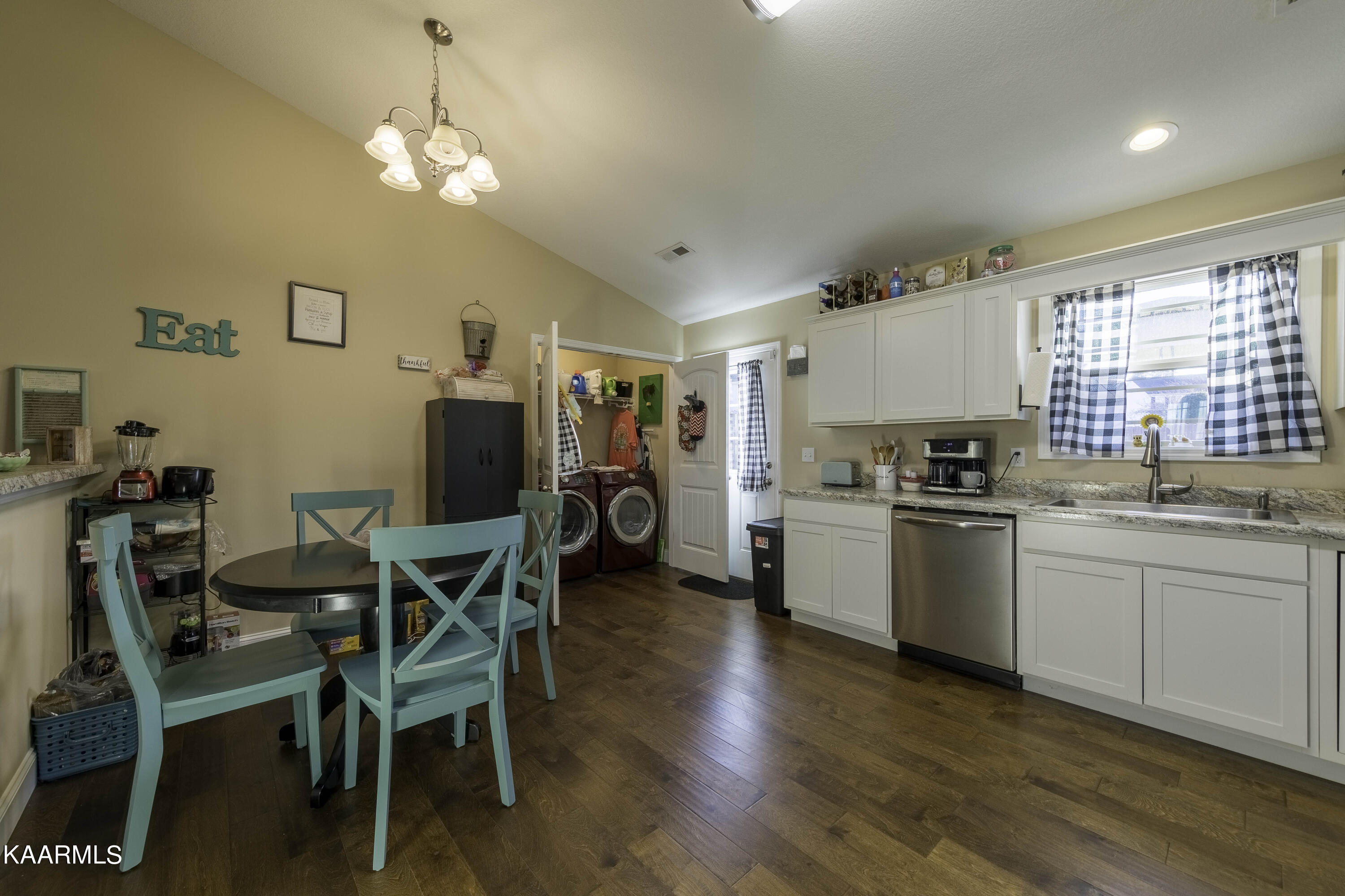 6642 Ruby June Lane Corryton, TN 37721 - Photo 20 of 23 Laundry Area
