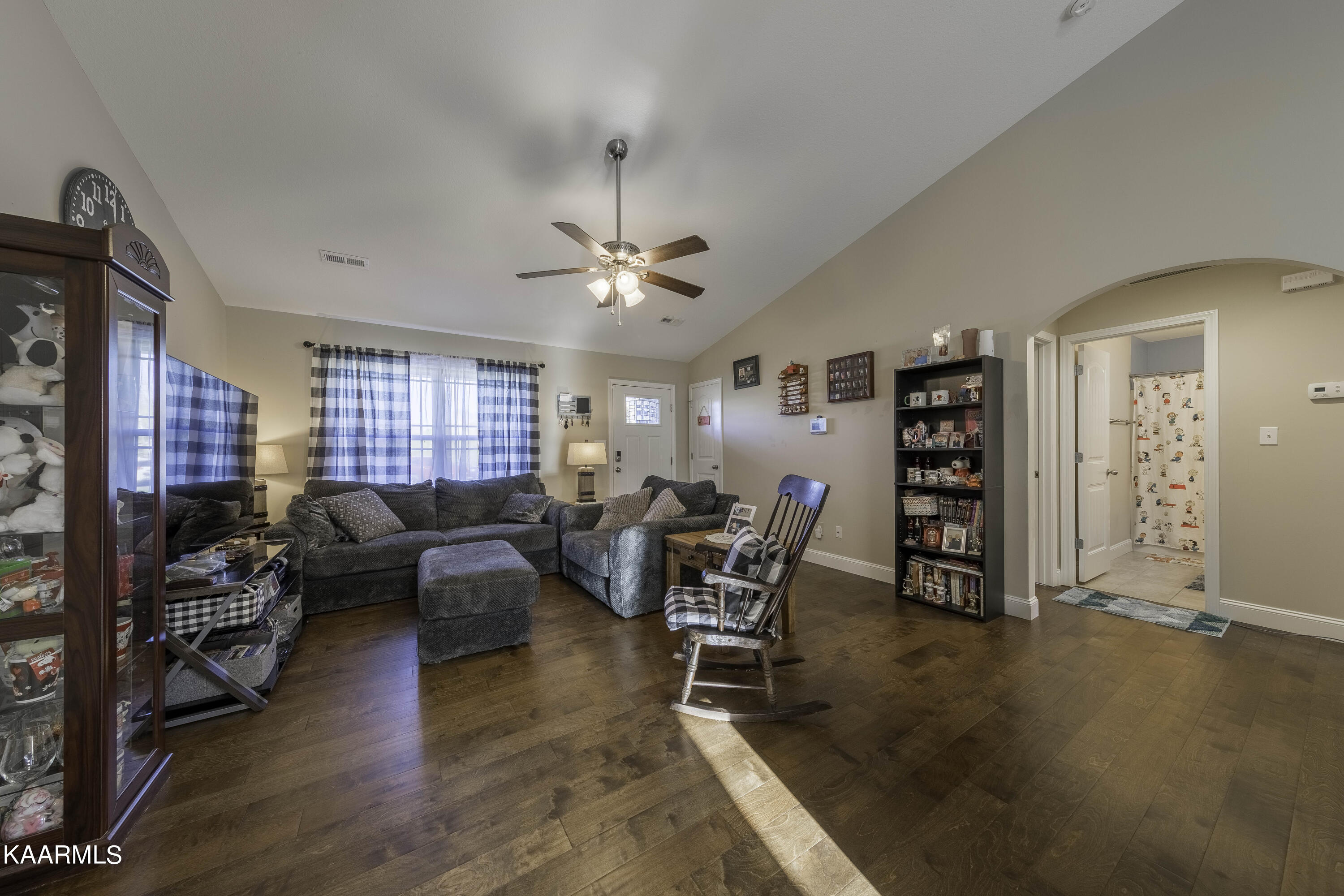 6642 Ruby June Lane Corryton, TN 37721 - Photo 3 of 23 Living Room