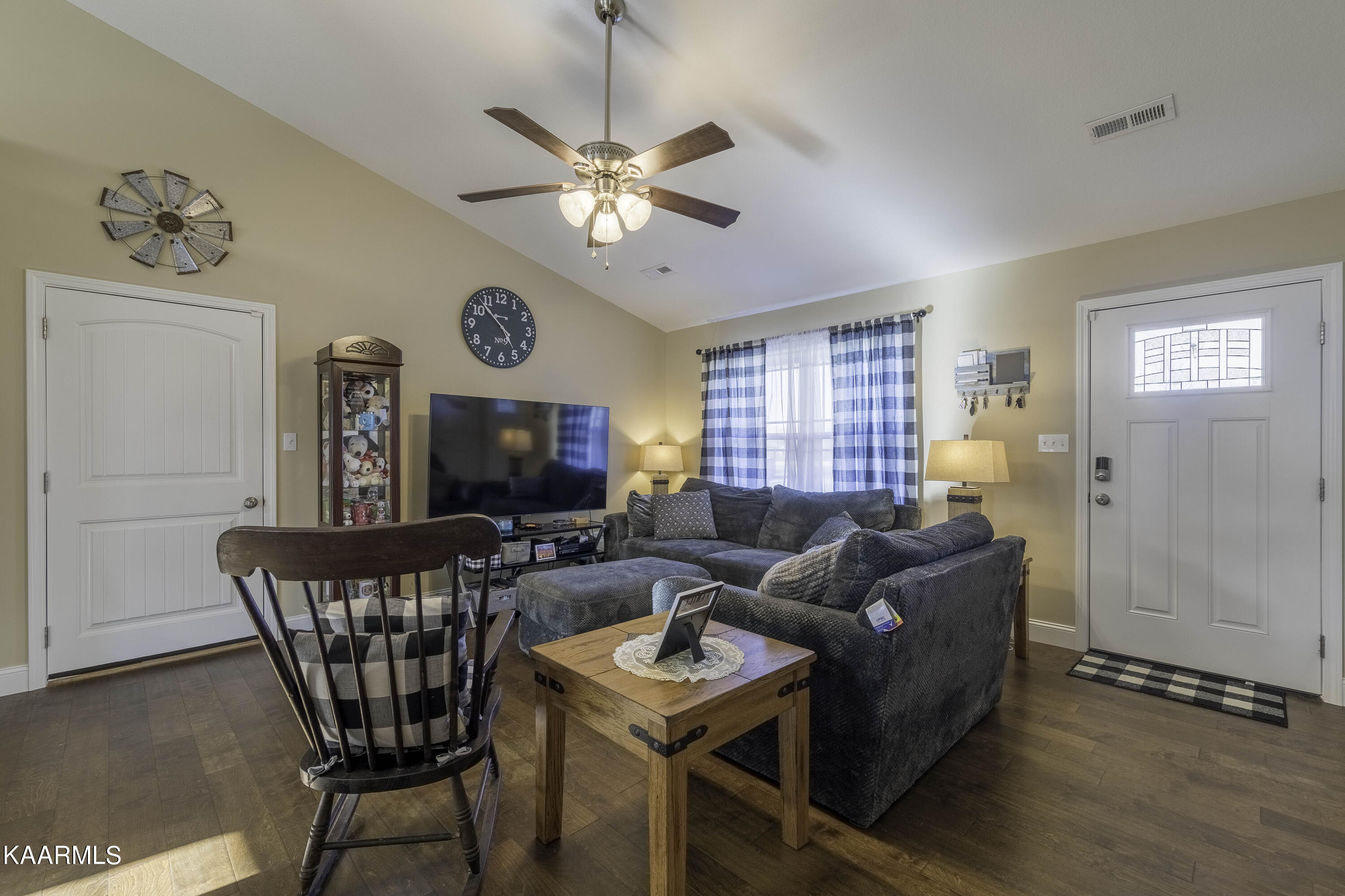 6642 Ruby June Lane Corryton, TN 37721 - Photo 5 of 23 Living Room to Garage