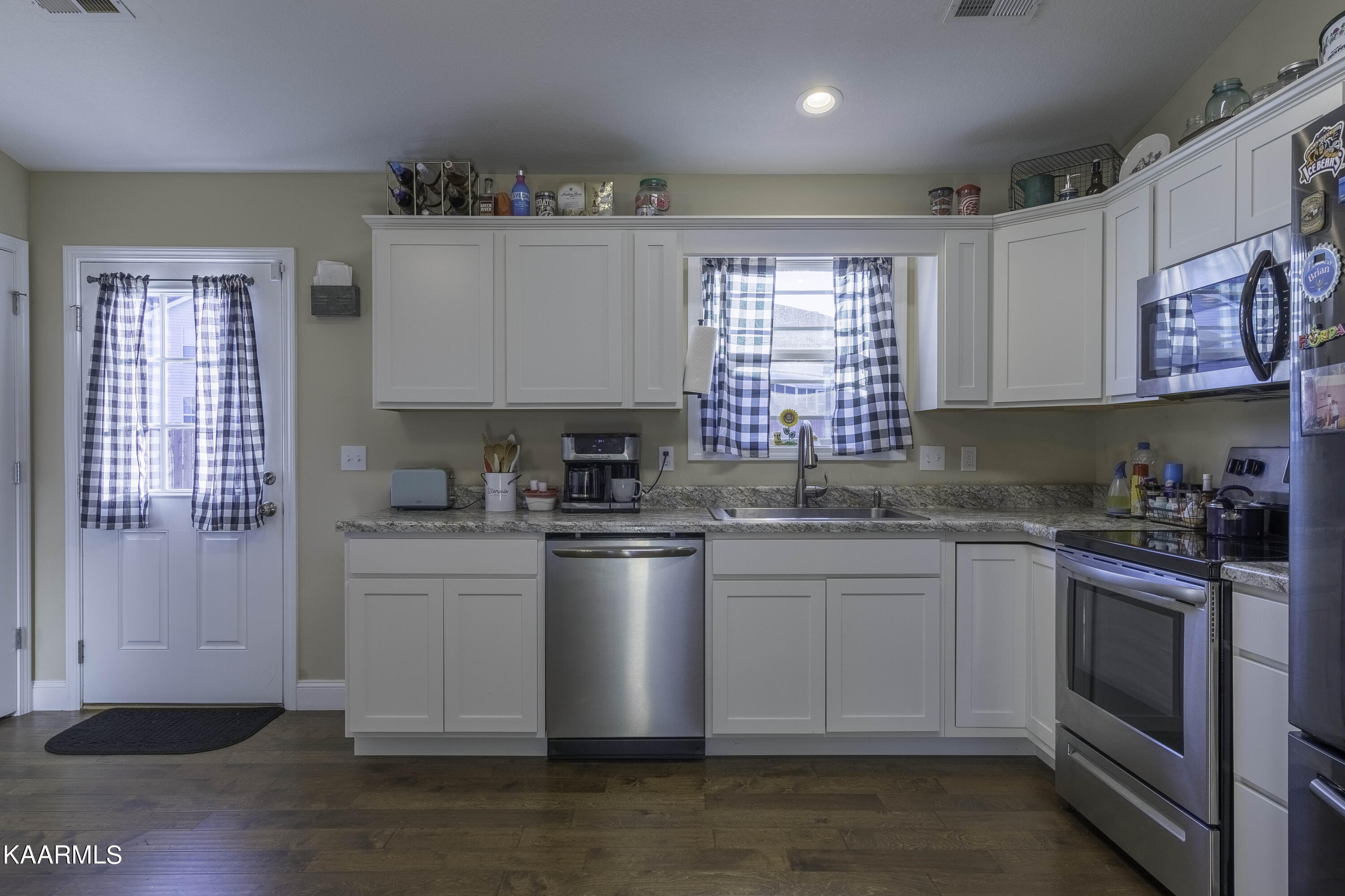 6642 Ruby June Lane Corryton, TN 37721 - Photo 7 of 23 Kitchen