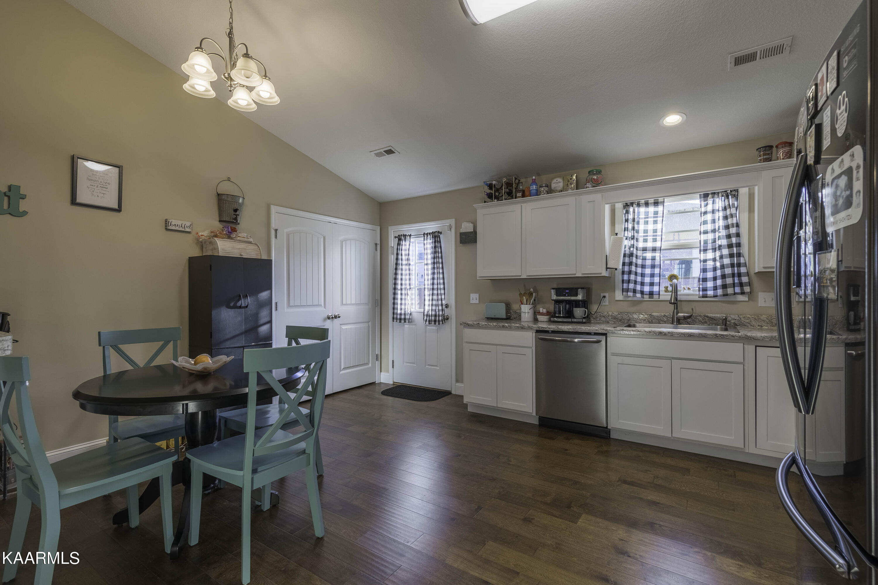6642 Ruby June Lane Corryton, TN 37721 - Photo 8 of 23 Eat-In Kitchen