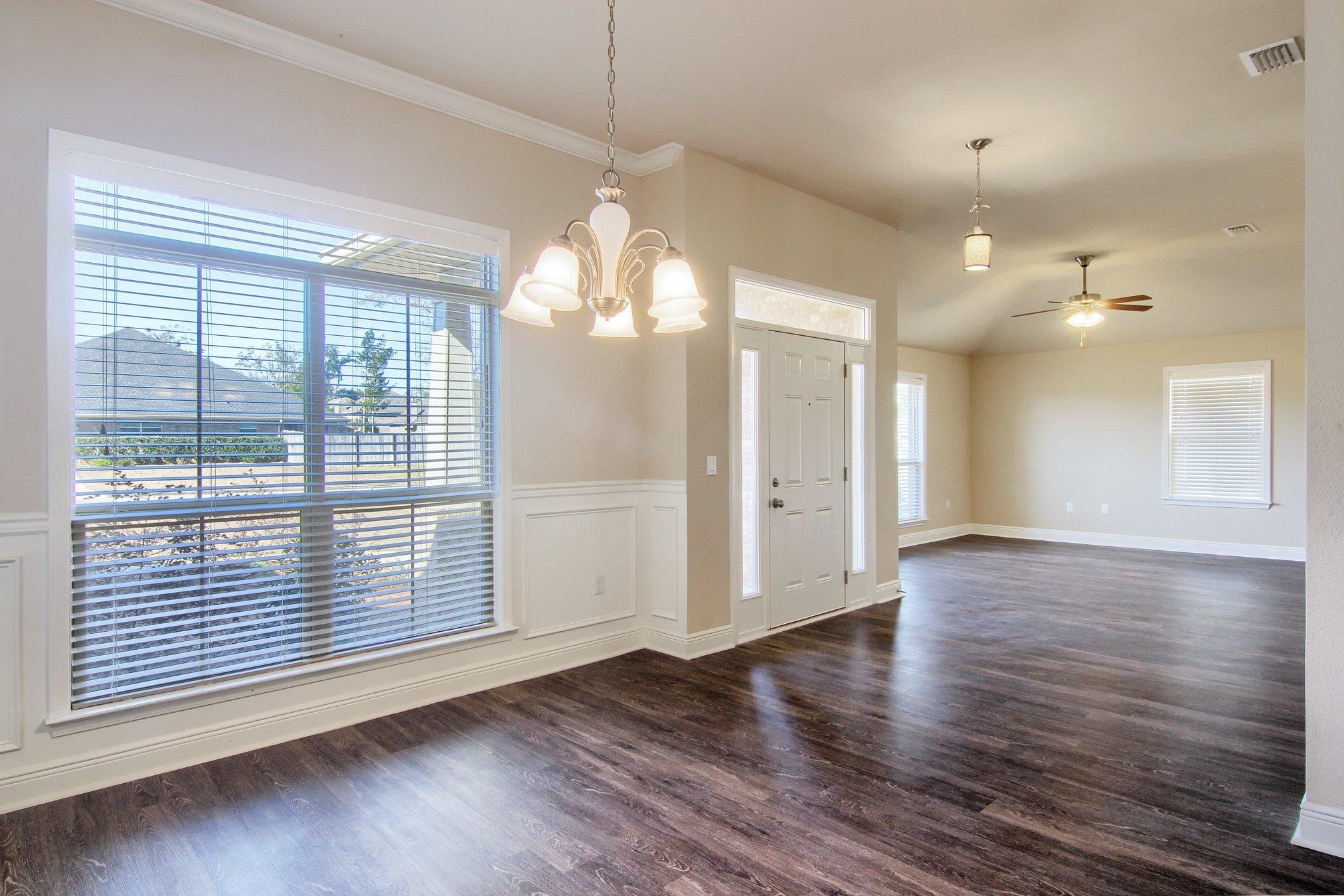 564 Sheffield Avenue Foley, AL 36535 - Photo 4 of 29 Entrance