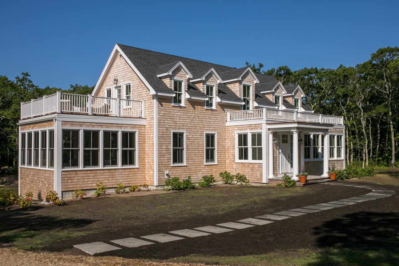28 Fishermans Knot Road Edgartown, MA 02539 - Photo 2 of 30 front view of a house with a yard