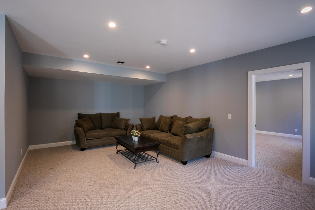 28 Fishermans Knot Road Edgartown, MA 02539 - Photo 21 of 30 a living room with furniture and a couch