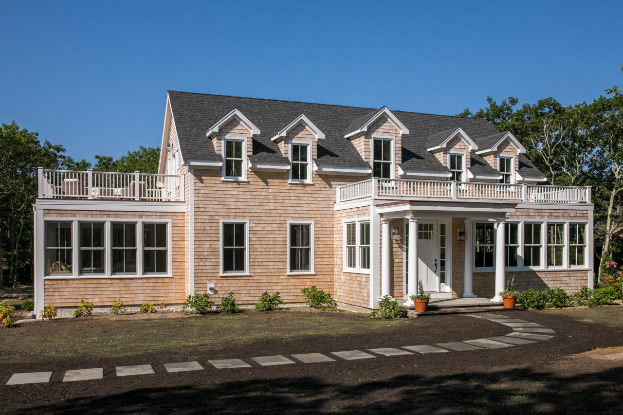 28 Fishermans Knot Road Edgartown, MA 02539 - Photo 3 of 30 front view of a house with a yard