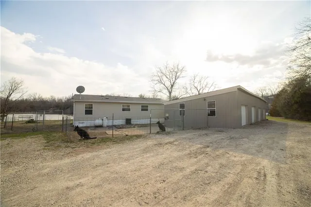 $425,000 | 5783 Union Road, McLouth, KS 66054