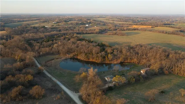 $425,000 | 5783 Union Road, McLouth, KS 66054