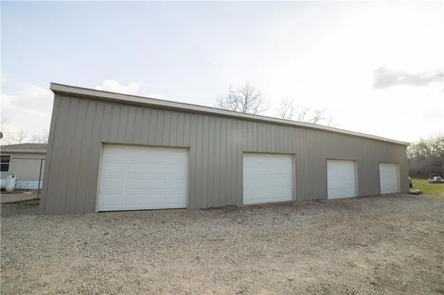 $425,000 | 5783 Union Road, McLouth, KS 66054
