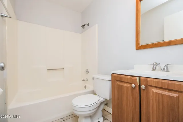 $1,184 | 1050 West University Drive, Unit 201, Mesa, AZ 85201