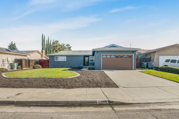 $450,000 | 1521 Stanford Avenue, Clovis, CA 93611