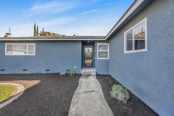 $450,000 | 1521 Stanford Avenue, Clovis, CA 93611