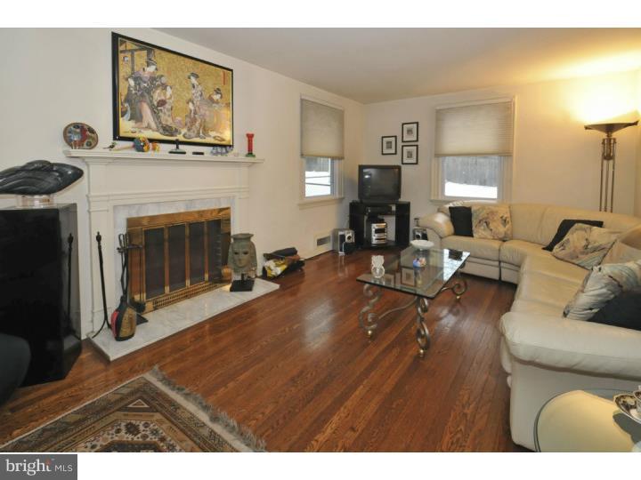 517 Ashmead Road Cheltenham, PA 19012 - Photo 5 of 19 Living Room