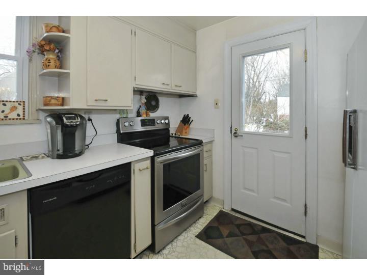 517 Ashmead Road Cheltenham, PA 19012 - Photo 10 of 19 Kitchen