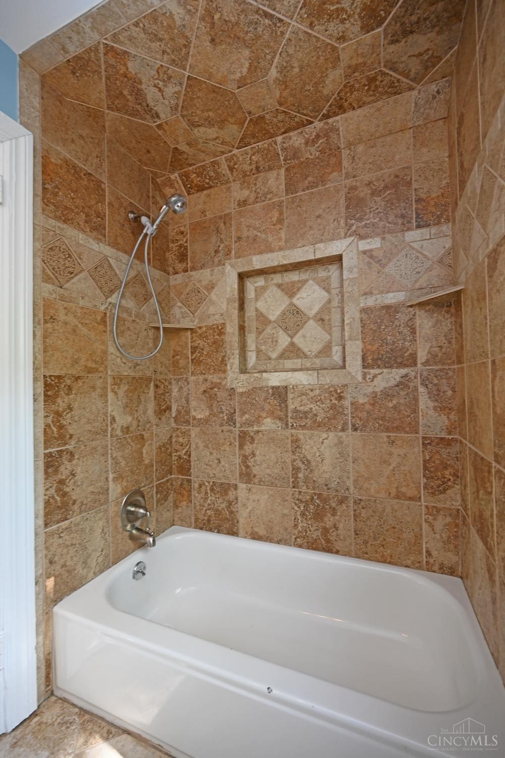 269 Bonham Road Cincinnati, OH 45215 - Photo 24 of 32 Gallery Image 24