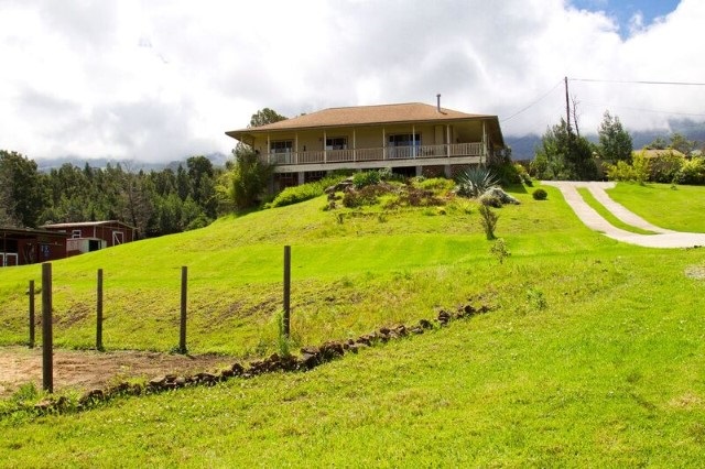 170 Naalae Road Kula, HI 96790 - Photo 2 of 23 a view of a swimming pool with a yard
