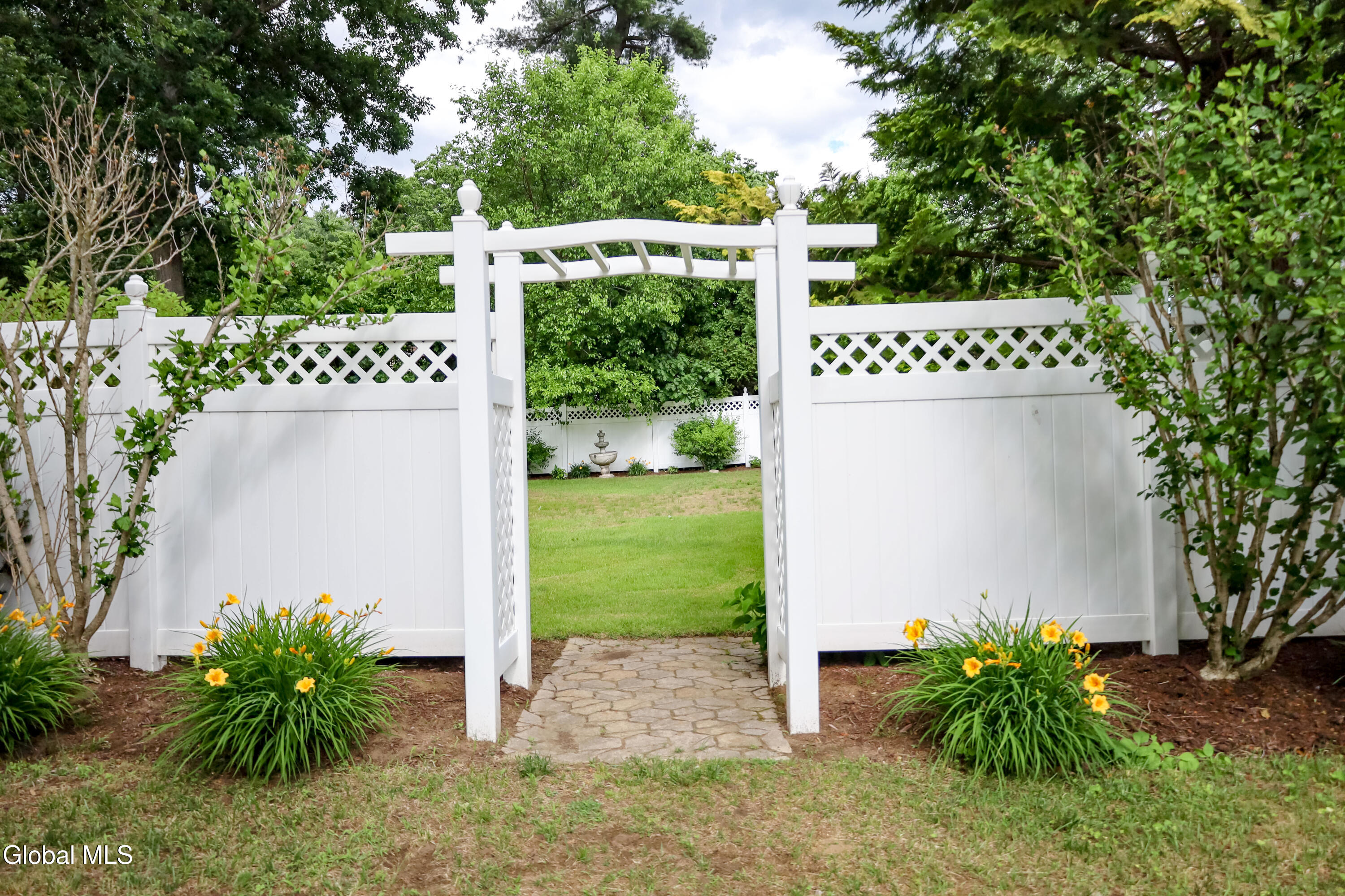 1081 Shave Road Schenectady, NY 12303 - Photo 25 of 26 Y6-2