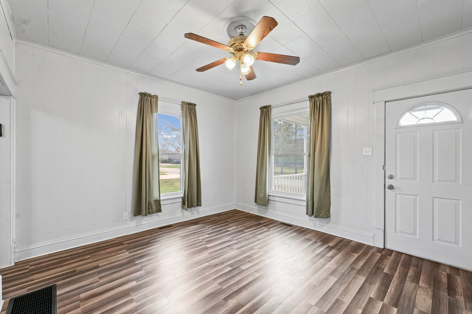 232 West William Street Bement, IL 61813 - Photo 5 of 25