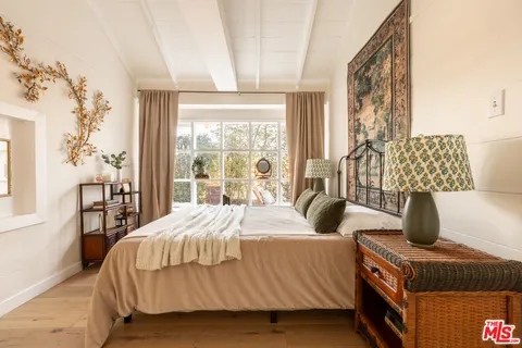 $930,000 | 12458 Laurel Terrace Drive, Studio City, CA 91604