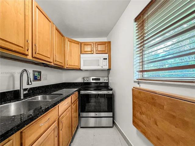 $2,200 | 520 Northeast 38th Street, Unit 9, Miami, FL 33137