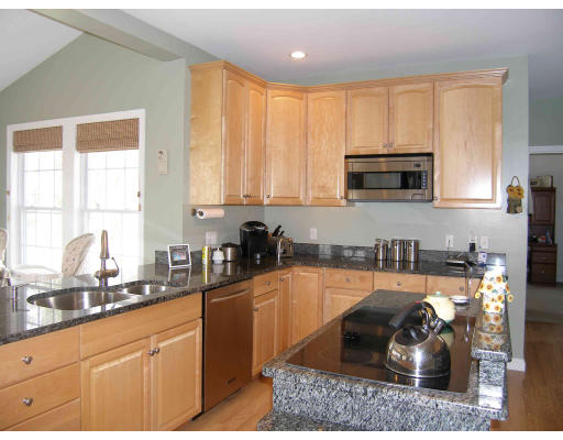 33 Glen Road Hopkinton, MA 01748 - Photo 6 of 24 Gallery Image 6